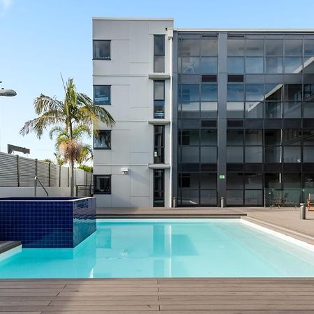 Central Mount Apartment, Quiet And Spacious With Pool Mount Maunganui Bagian luar foto