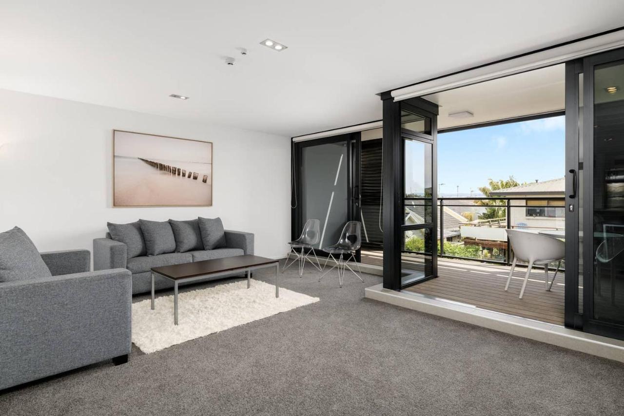 Central Mount Apartment, Quiet And Spacious With Pool Mount Maunganui Bagian luar foto