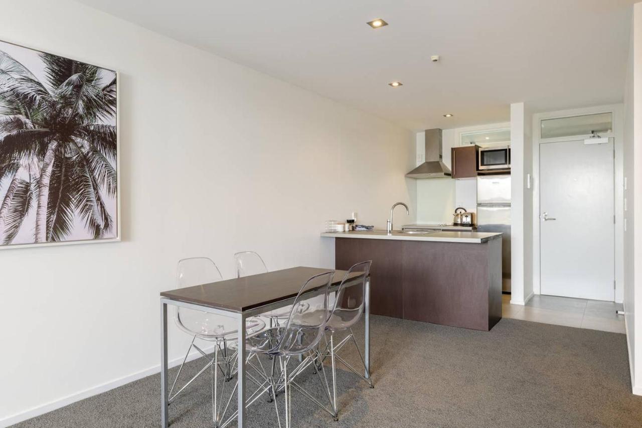 Central Mount Apartment, Quiet And Spacious With Pool Mount Maunganui Bagian luar foto