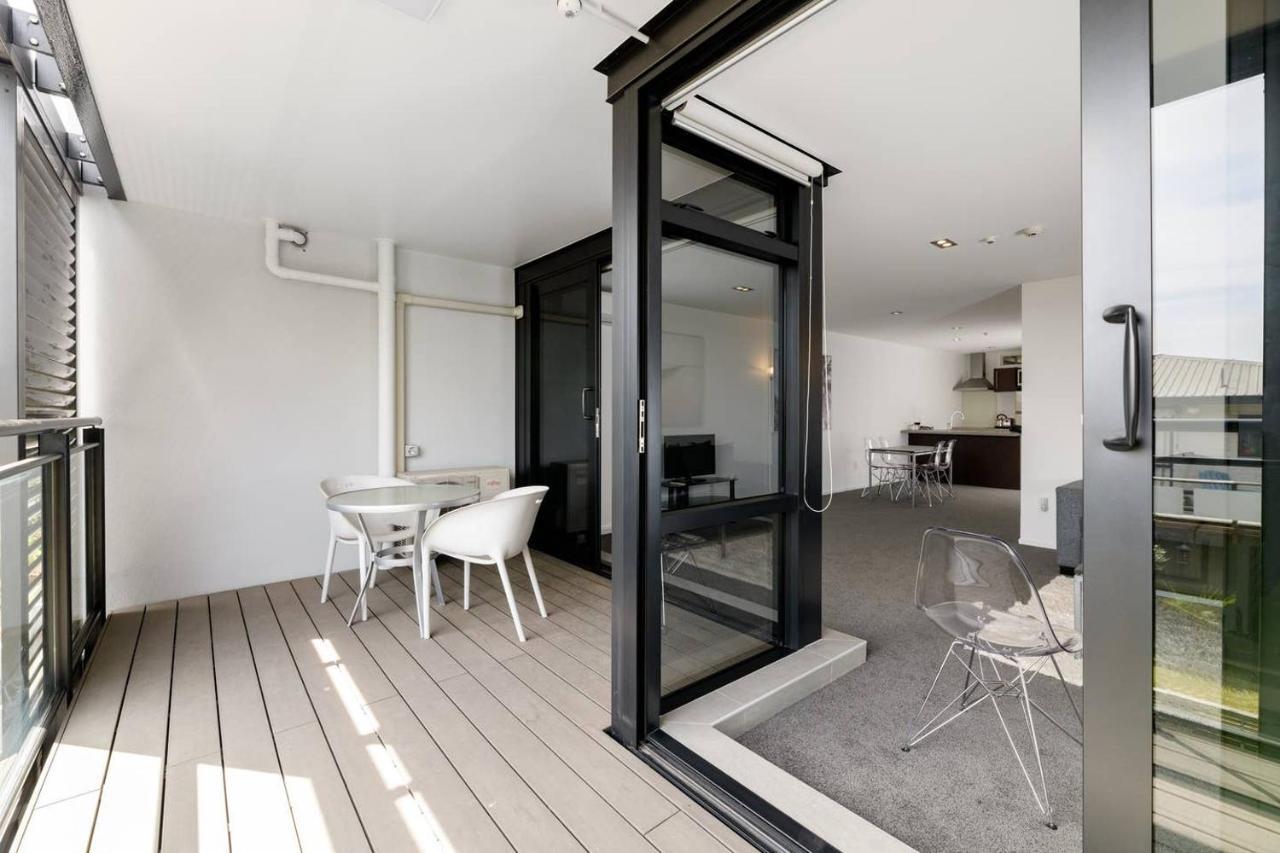 Central Mount Apartment, Quiet And Spacious With Pool Mount Maunganui Bagian luar foto
